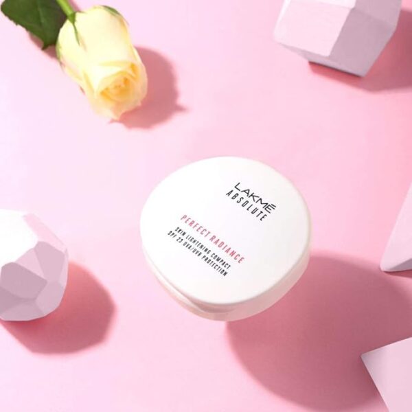 LAKMÉ Ultimate Glam Matte Compact, Skin Lightening For Oily Skin Compact Powder With Vitamin B3,, 8 Gram, Ivory - Image 3