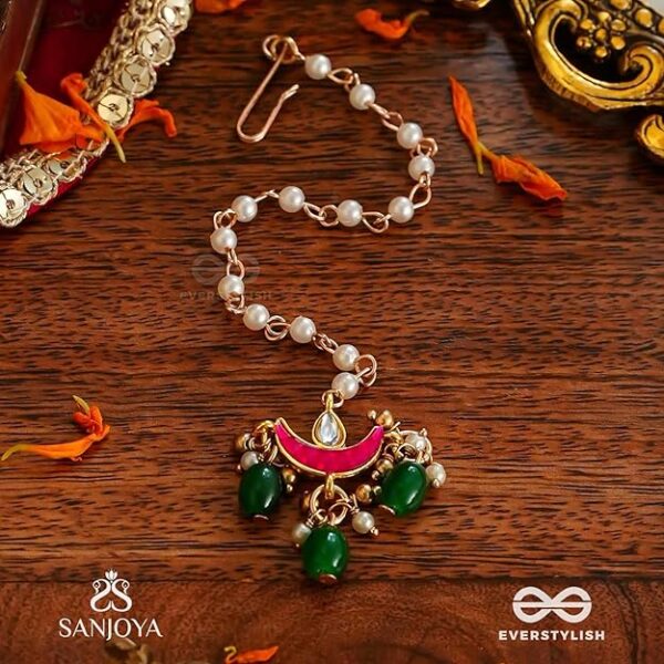 SANJOYA by EVERSTYLISH Kundan Maang Tikka for Women | Moon-Inspired Pearl & Green Drop Bridal Headpiece | Ethnic Jewelry for Weddings & Festive Occasions - Image 5