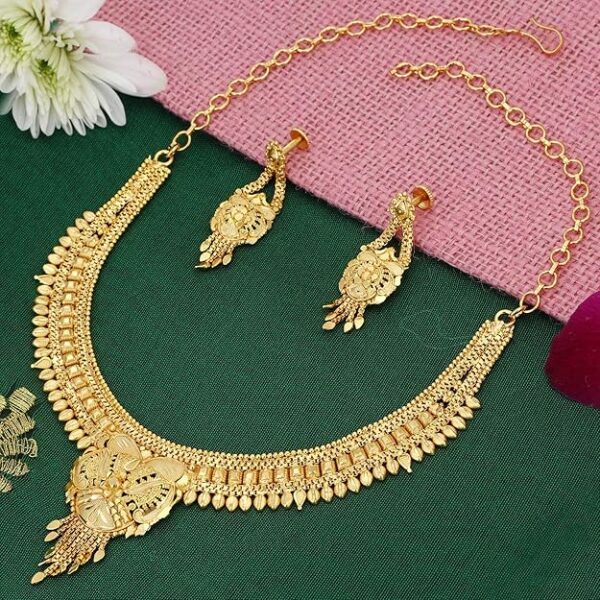 Sukkhi Brilliant 24 Carat Gold Plated Wedding Jewellery Choker Necklace Set for Women (N73723) - Image 5